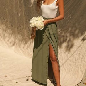 NWT - Lulus olive green pistola maxi skirt